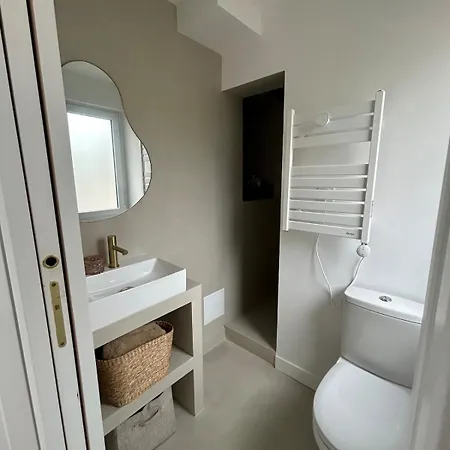 Beautiful With Balcony, Center * 第戎