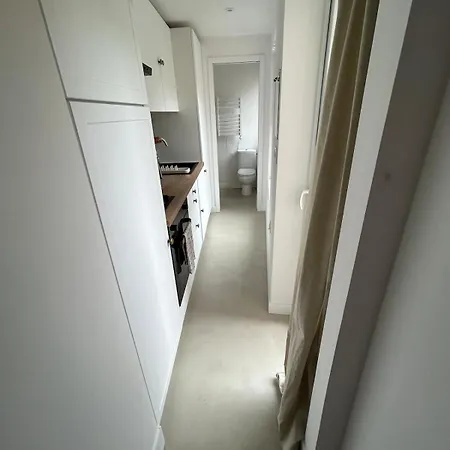 Beautiful With Balcony, Center Appartamento