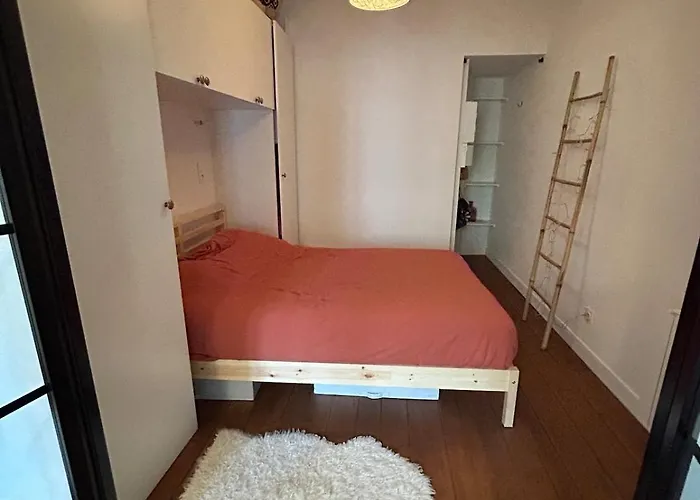 Beautiful With Balcony, Center 公寓 *