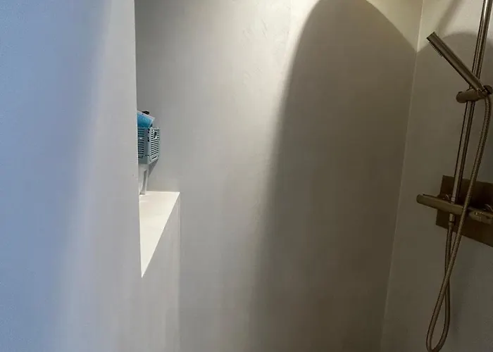 Beautiful With Balcony, Center *